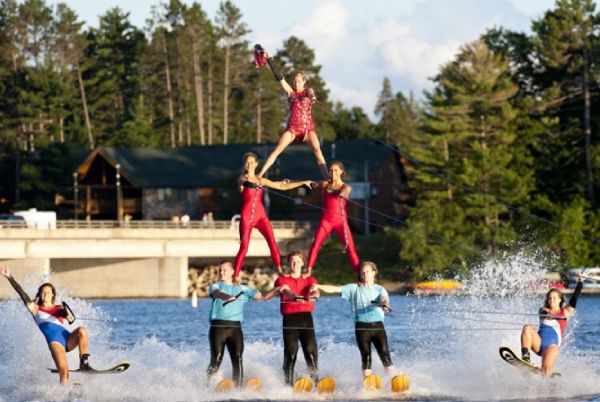 Min-Aqua Bats Ski Show